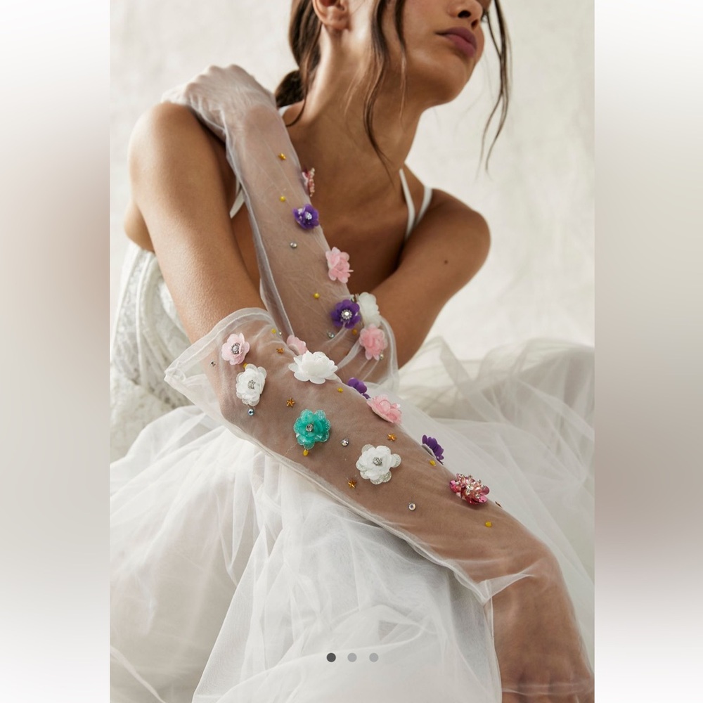 High Heel Jungle Secret Garden Tulle Gloves